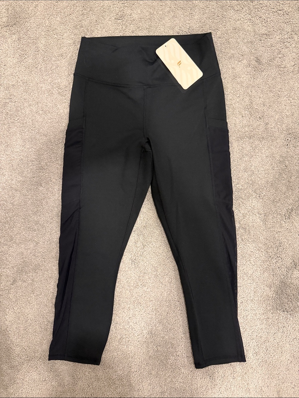 BRAND NEW Fabletics Mila High-Waisted Pocket Capri Size M Black
